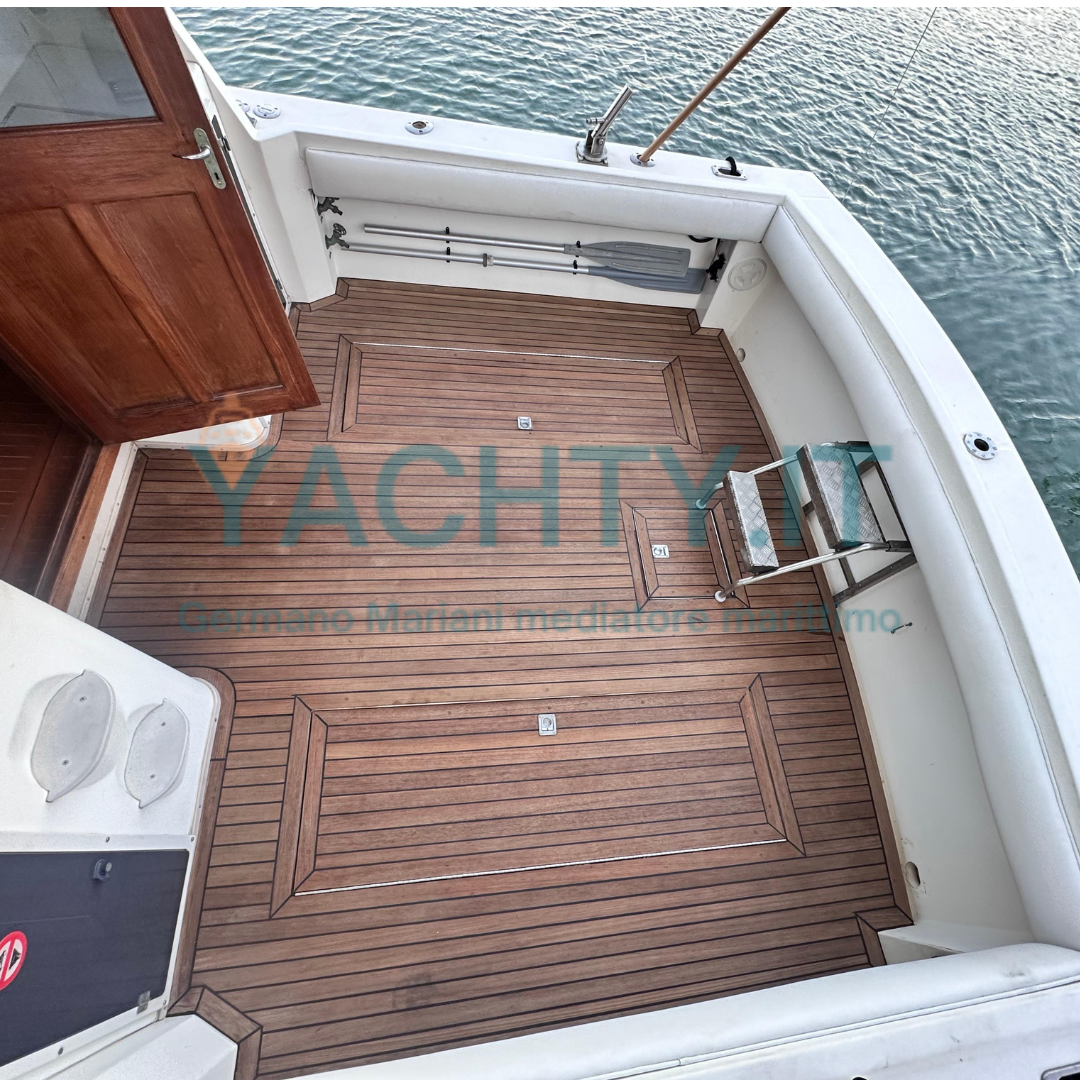Albemarle 32' Fly